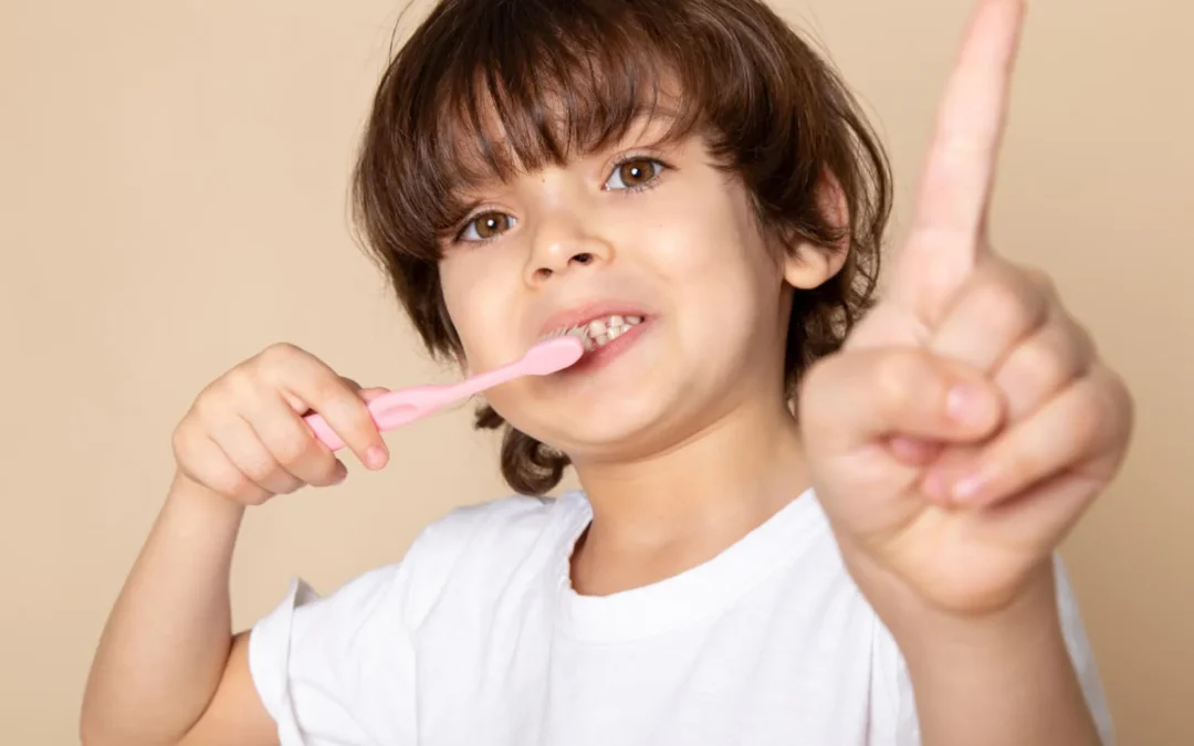 Hábitos de higiene dental para niños: guía para padres primerizos